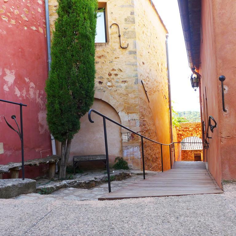 Maison d'hôtes Une hirondelle en Provence Roussillon en Isere Exterior foto