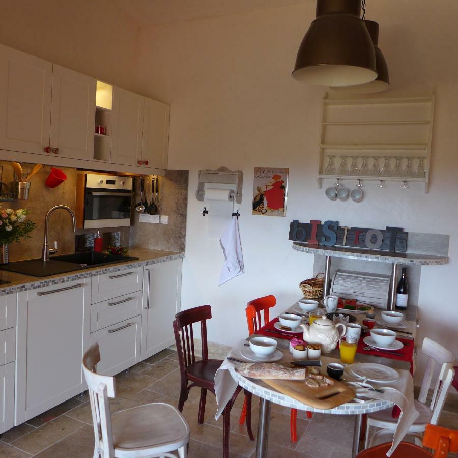 Maison d'hôtes Une hirondelle en Provence Roussillon en Isere Exterior foto